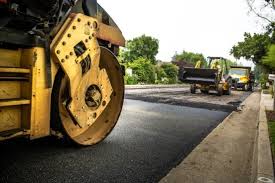 Best Asphalt Driveway Installation  in Struthers, OH